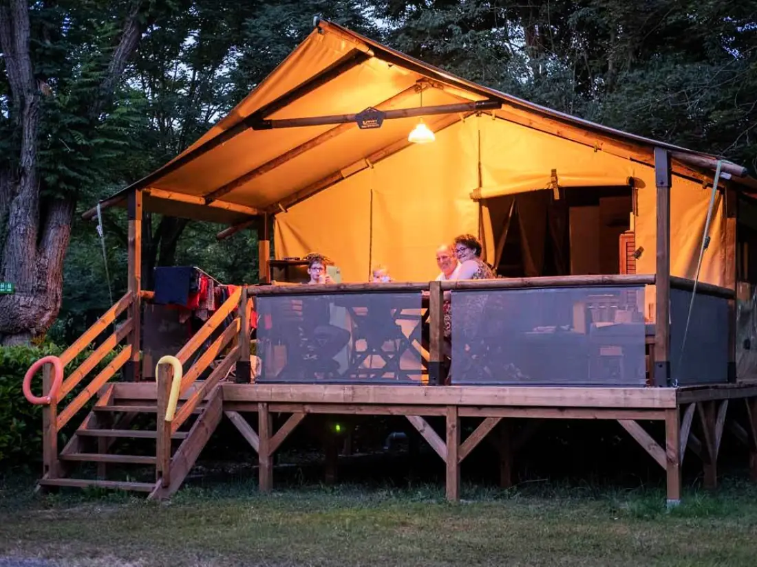 Ushuaïa Villages - Camping Le Port de Lacombe 3 étoiles★★★