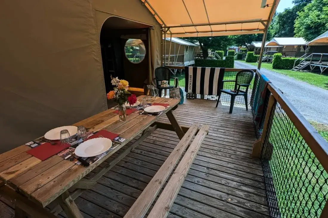 Ushuaïa Villages - Camping Le Port de Lacombe 3 étoiles★★★