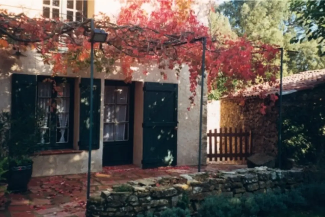L'oubradou, Mas De Charme, Piscine Partagée En Provence, Nature Et Calme