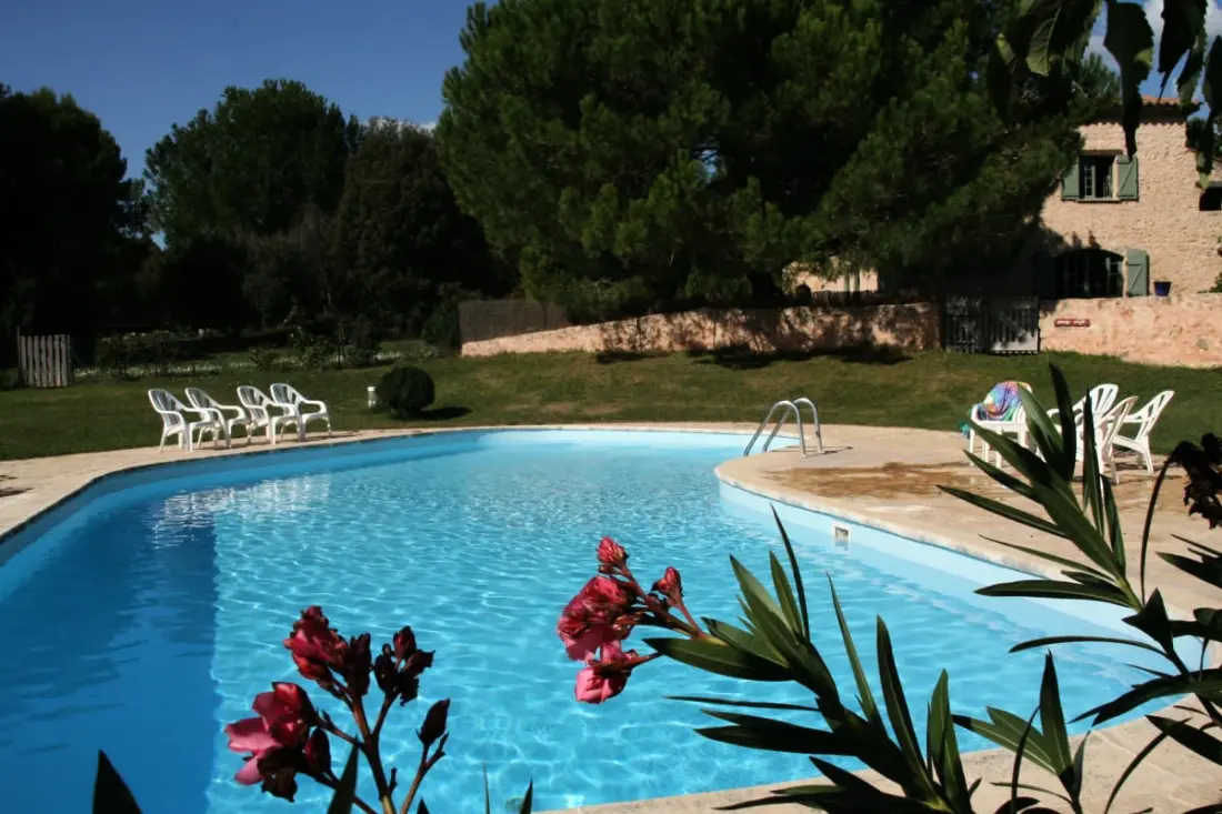 Le Jas, Mas De Charme, Piscine Partagée , Nature, Calme, 6 Ha En Provence