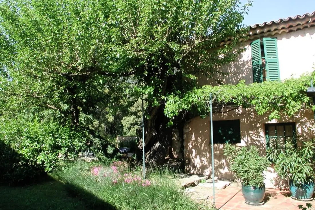 Les Messugues, Mas Provençal Typique Avec Piscine Partagée, Nature, Calme