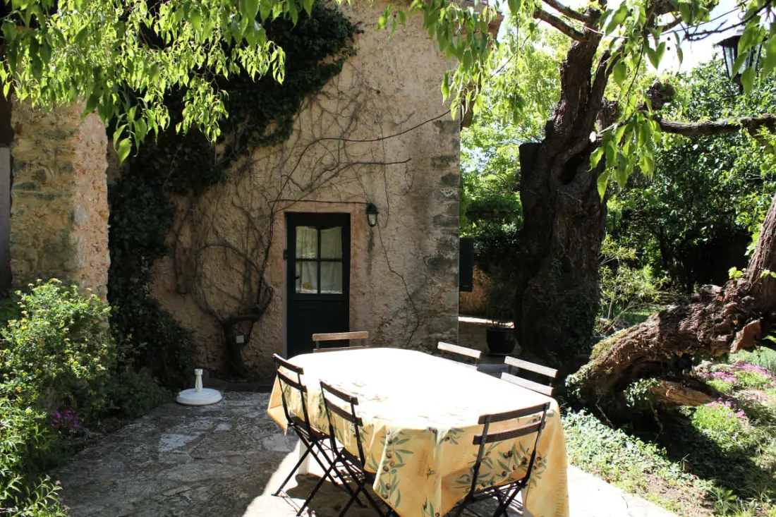 Les Messugues, Mas Provençal Typique Avec Piscine Partagée, Nature, Calme