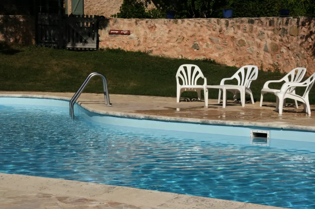 Lou Petarel, Mas Provençal Typique Avec Piscine Partagée, Calme, Nature