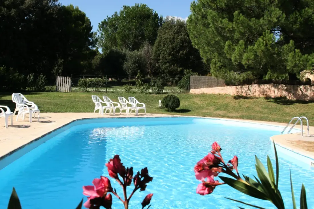 Lou Petarel, Mas Provençal Typique Avec Piscine Partagée, Calme, Nature