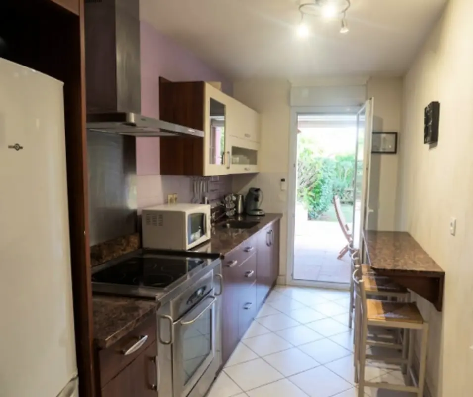 Appartement Avec Piscine Et Jardin à Saint Aygulf