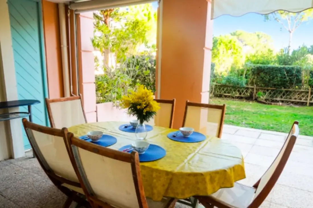 Appartement Avec Piscine Et Jardin à Saint Aygulf