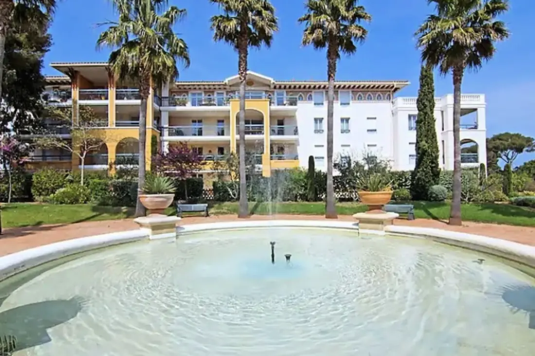 Appartement Avec Piscine Et Jardin à Saint Aygulf
