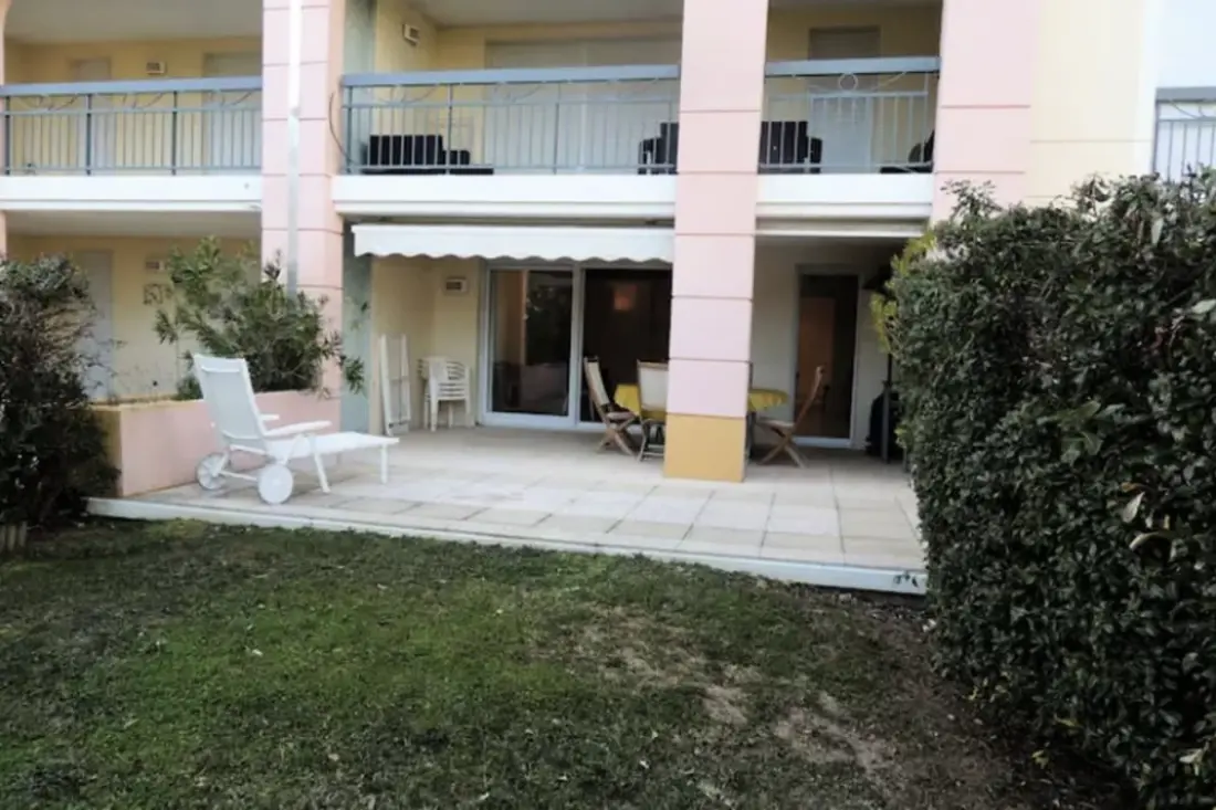 Appartement Avec Piscine Et Jardin à Saint Aygulf