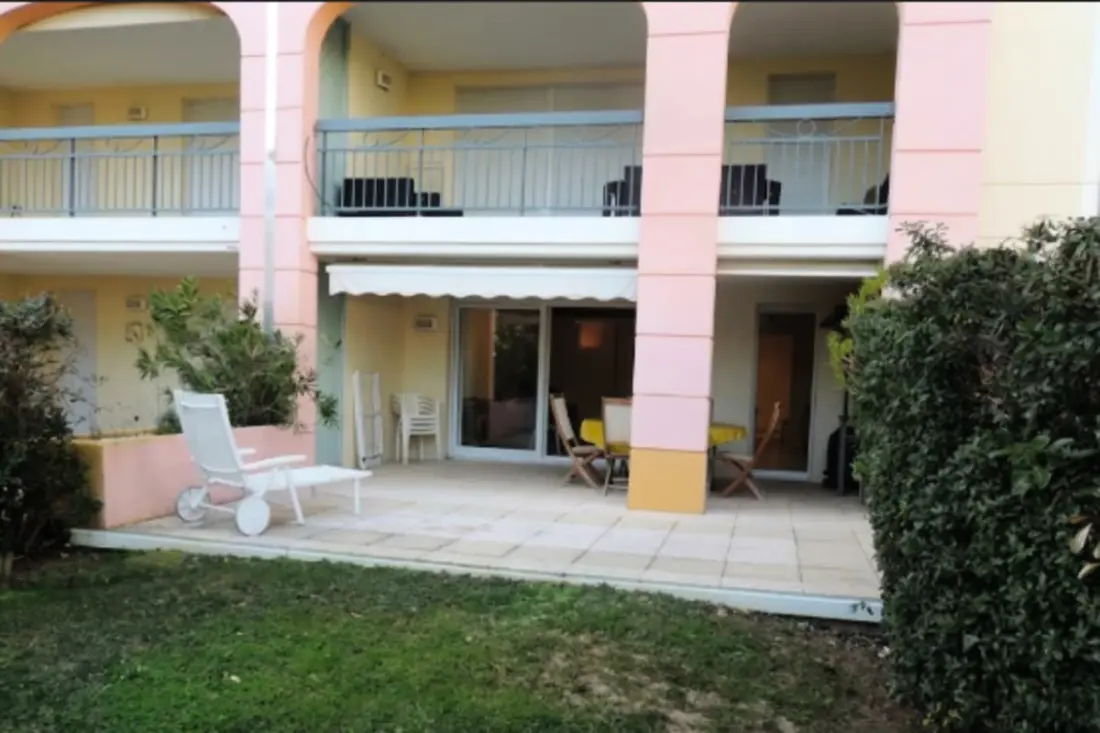 Appartement Avec Piscine Et Jardin à Saint Aygulf