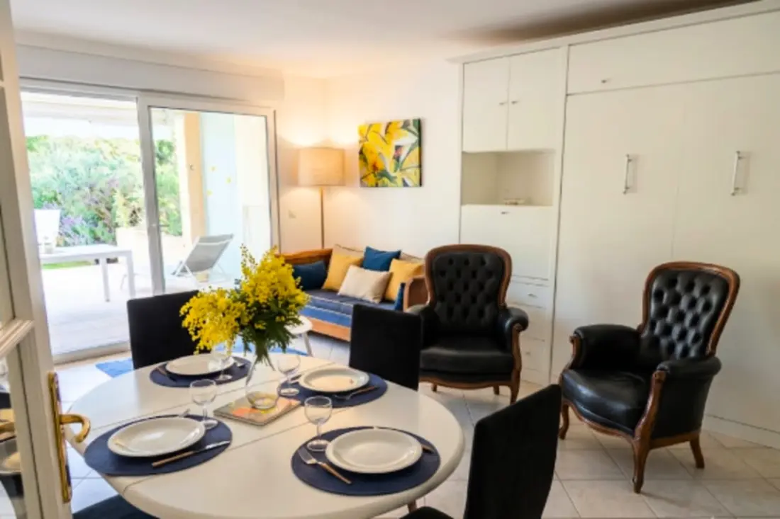 Appartement Avec Piscine Et Jardin à Saint Aygulf