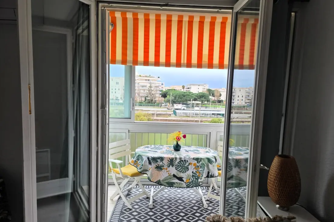 Appartement Avec Vue Et Terrasse à Fréjus