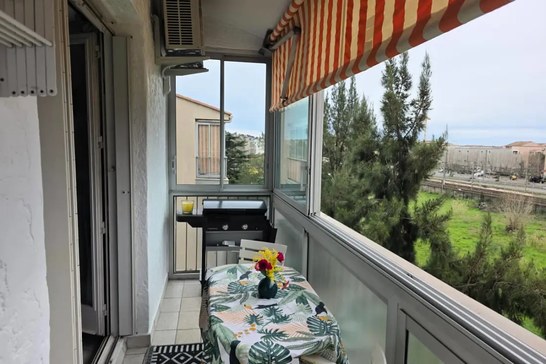 Appartement Avec Vue Et Terrasse à Fréjus