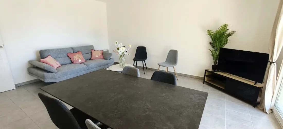 Appartement Refait à Neuf Avec Piscine Et Terrasse