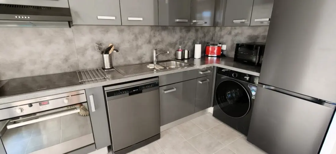 Appartement Refait à Neuf Avec Piscine Et Terrasse