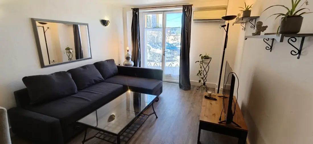 Appartement Rénové Avec Parking Au Cœur De Fréjus