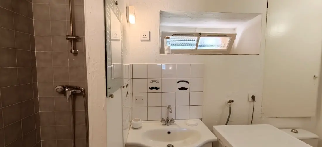 Appartement Rénové Avec Parking Au Cœur De Fréjus