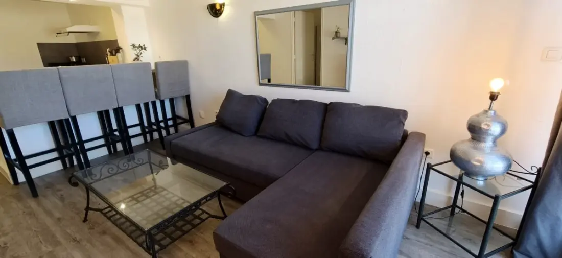 Appartement Rénové Avec Parking Au Cœur De Fréjus