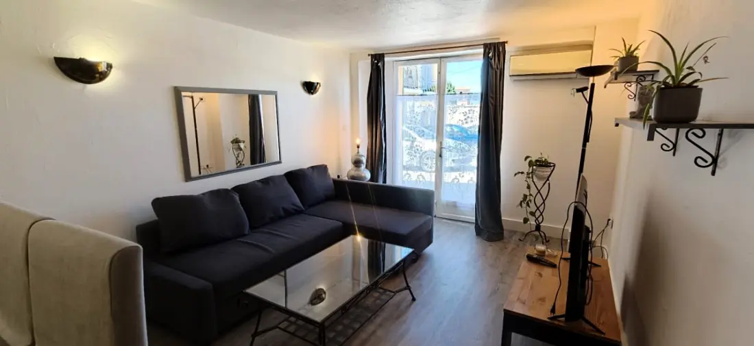 Appartement Rénové Avec Parking Au Cœur De Fréjus
