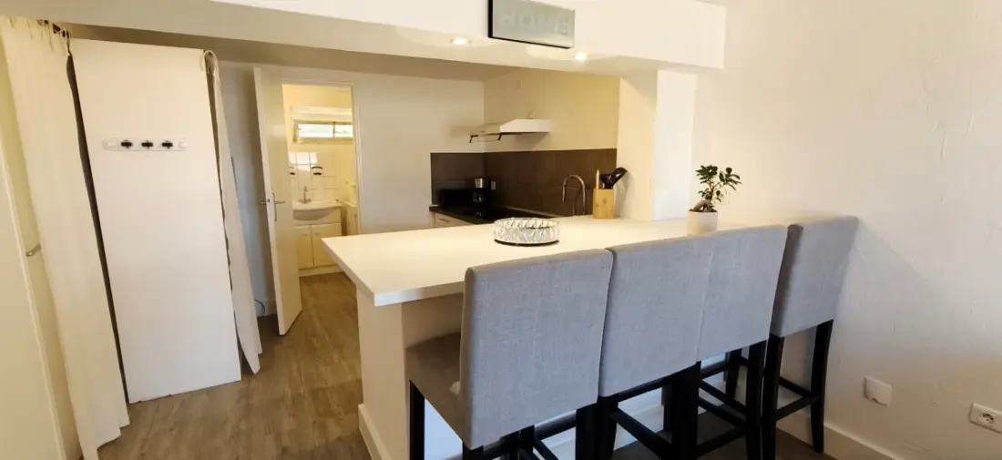 Appartement Rénové Avec Parking Au Cœur De Fréjus