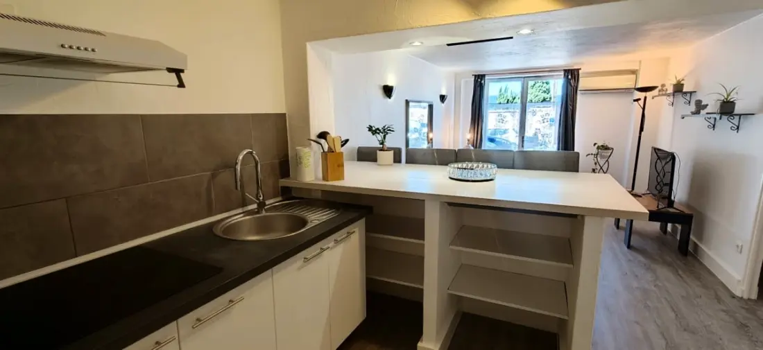 Appartement Rénové Avec Parking Au Cœur De Fréjus