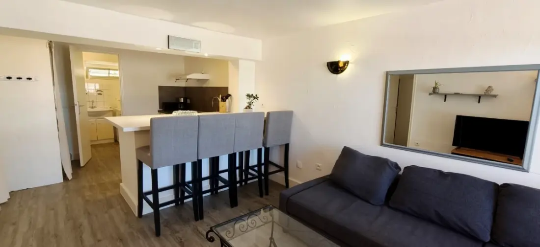 Appartement Rénové Avec Parking Au Cœur De Fréjus