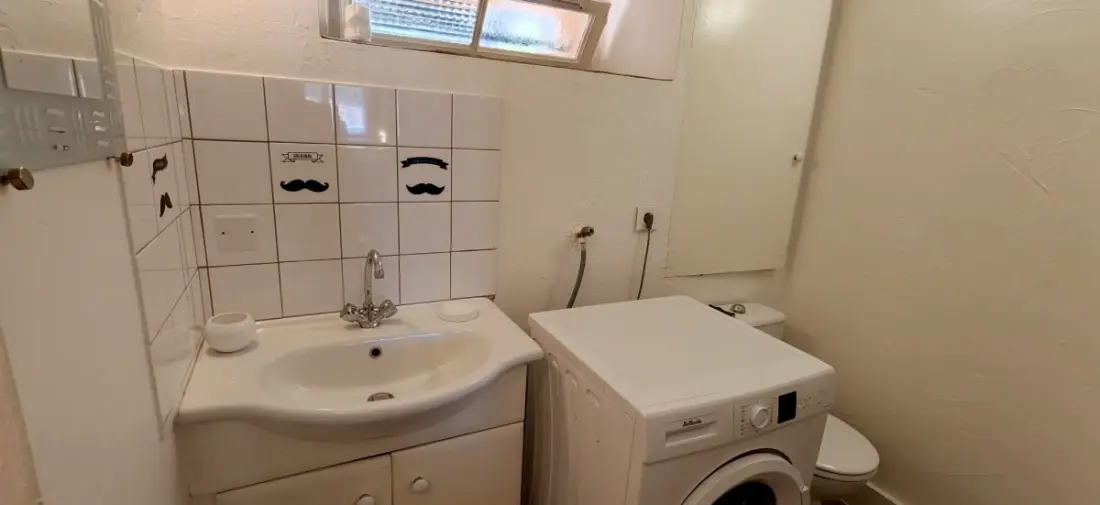 Appartement Rénové Avec Parking Au Cœur De Fréjus