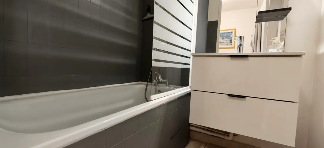 Lumineux Studio Avec Balcon, Piscine &amp; Parking