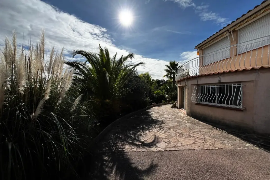 Maison Avec Piscine Et Vue Imprenable à Fréjus