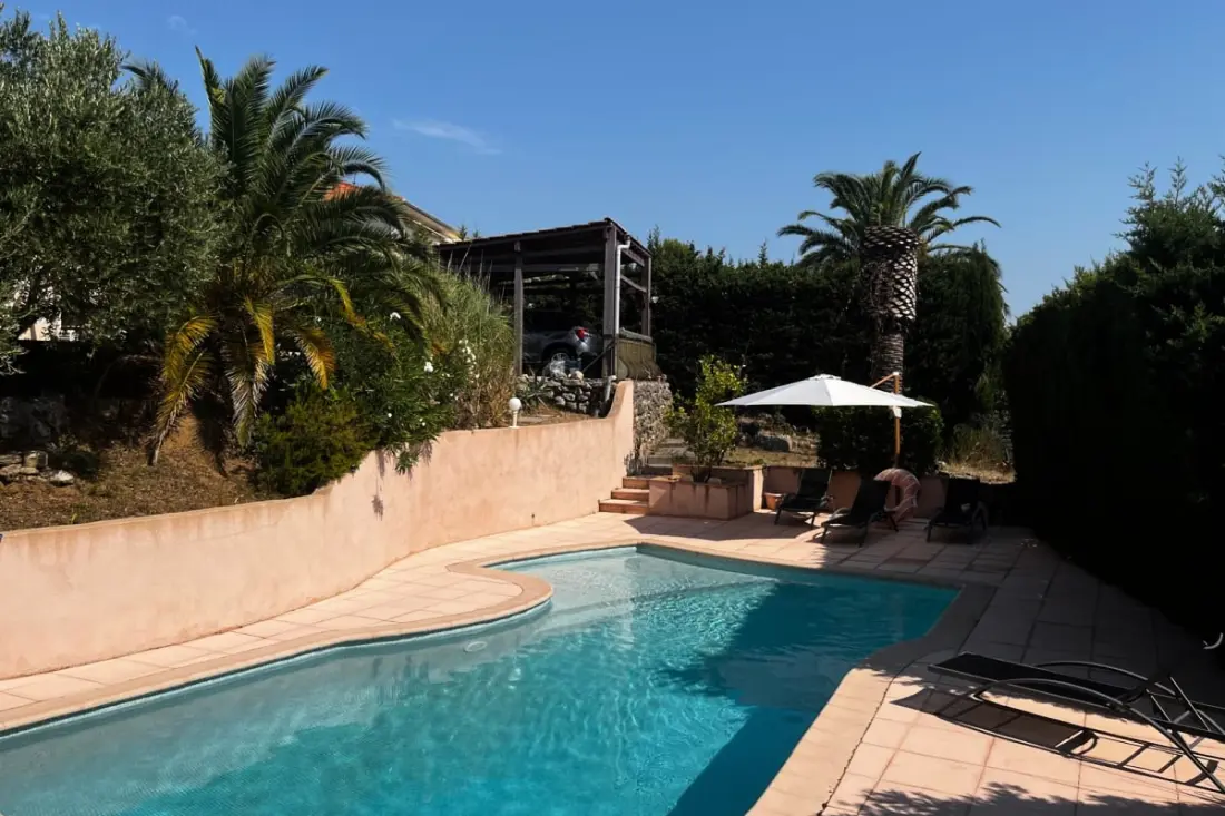 Maison Avec Piscine Et Vue Imprenable à Fréjus