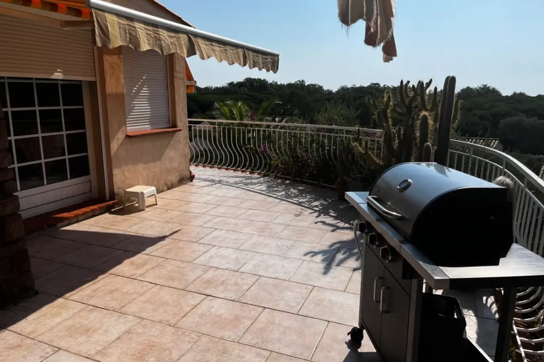 Maison Avec Piscine Et Vue Imprenable à Fréjus