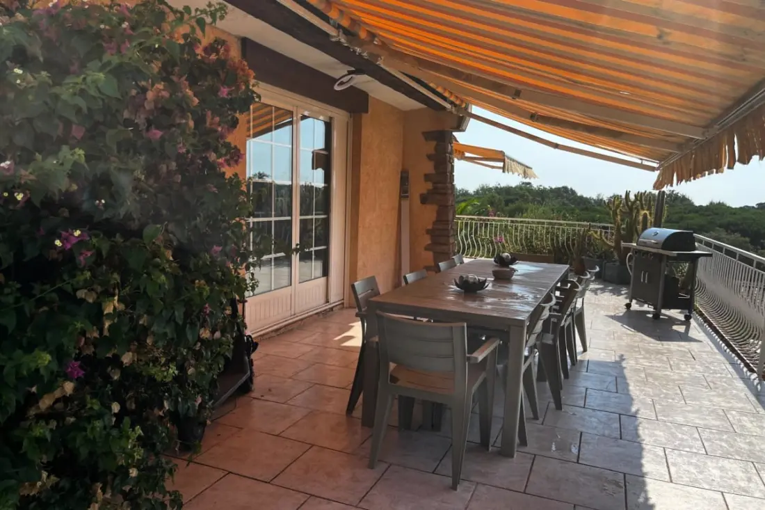 Maison Avec Piscine Et Vue Imprenable à Fréjus