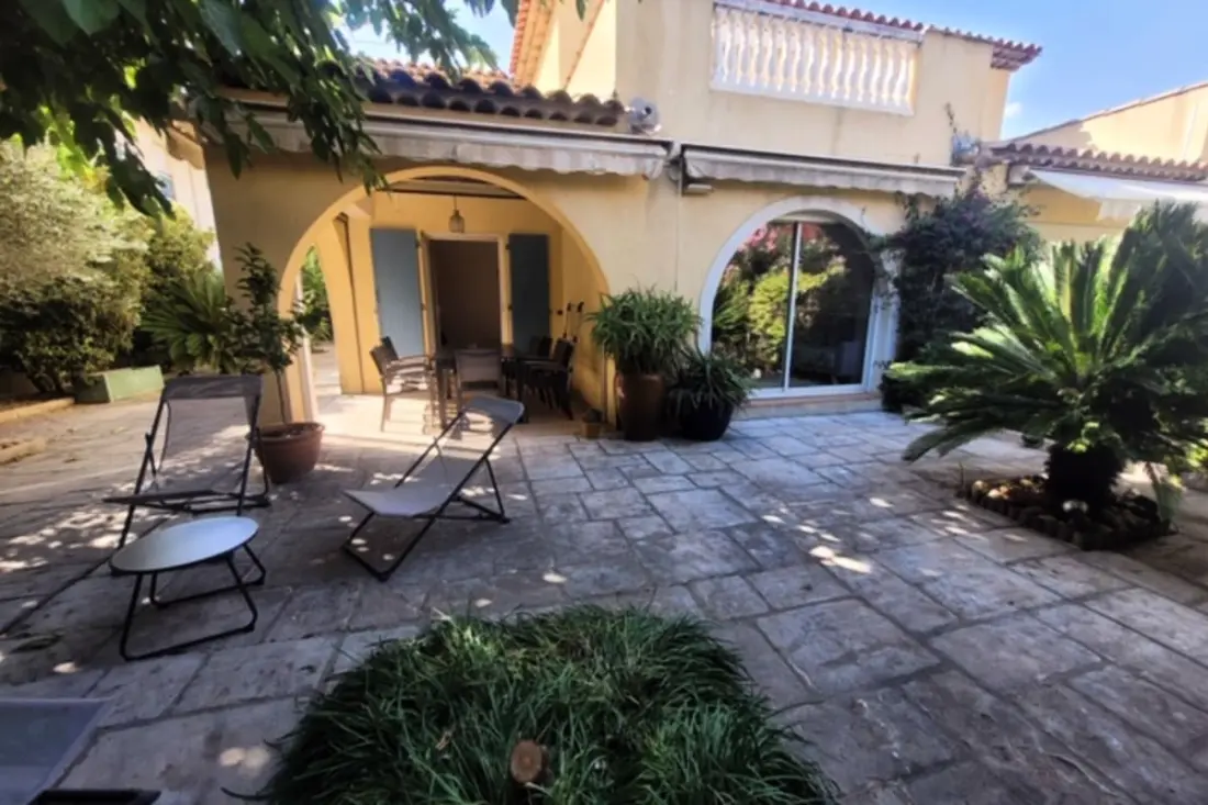 Maison Lumineuse à 300m De La Plage De Fréjus