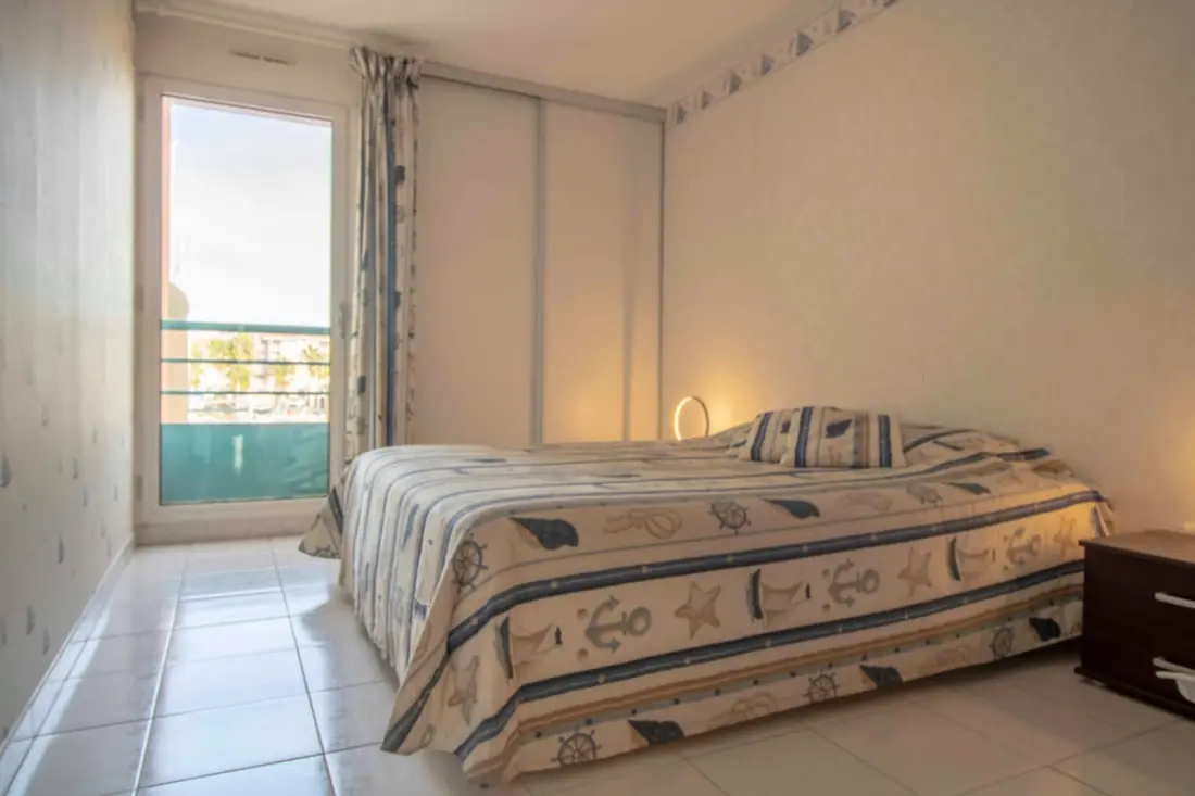 Appartement Avec Balcon Et Vue Sur Le Port.