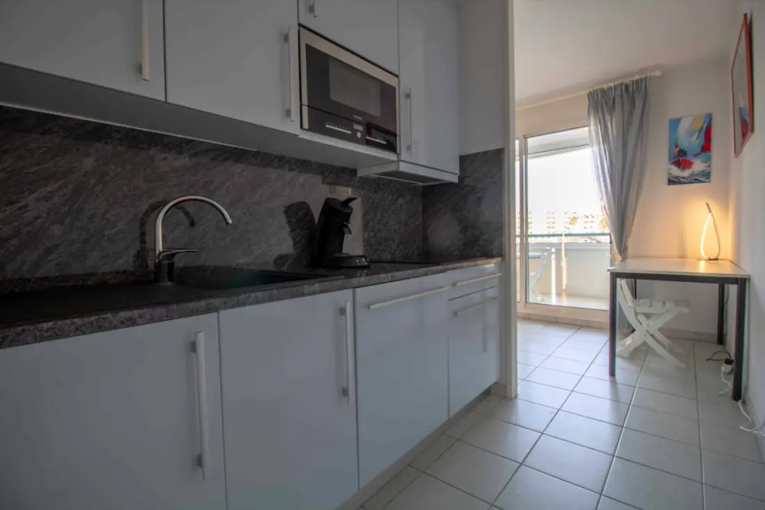 Appartement Avec Balcon Et Vue Sur Le Port.