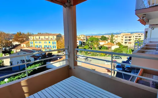 Joli Nid Spacieux à Port Fréjus