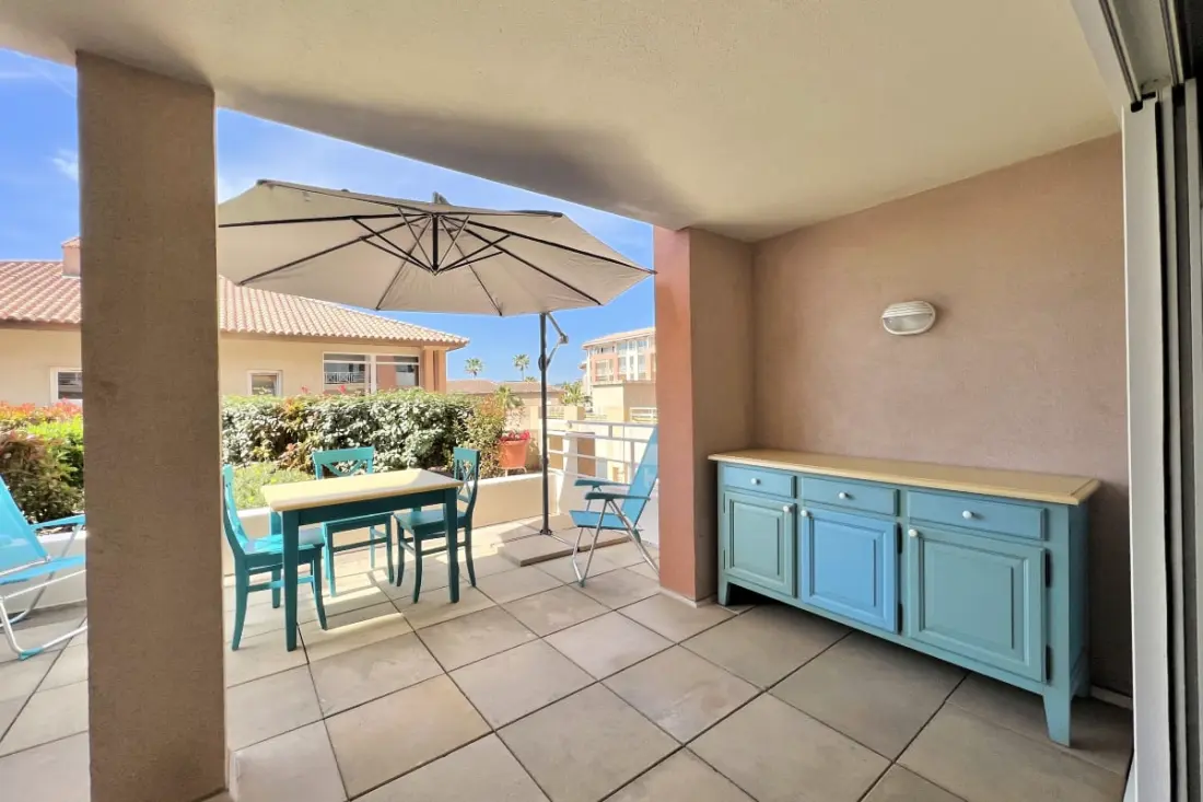 Joli Studio Avec Terrasse Situé à Port Fréjus.