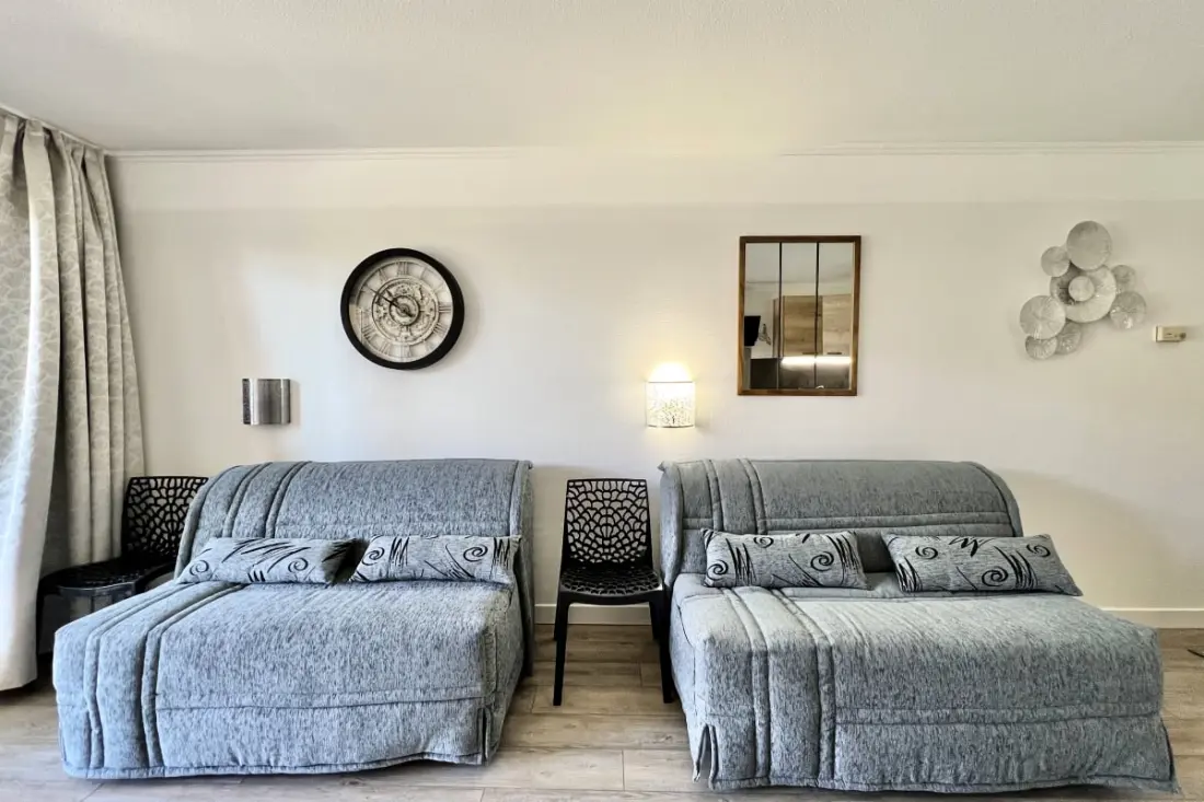 Joli Studio Avec Terrasse Situé à Port Fréjus.