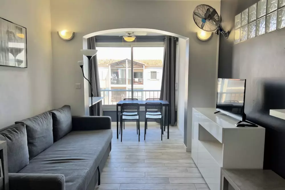 Lumineux 26 M² Avec Piscine  Et Tennis à Fréjus