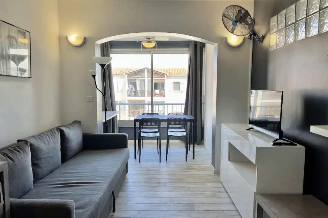 Lumineux 26 M² Avec Piscine  Et Tennis à Fréjus