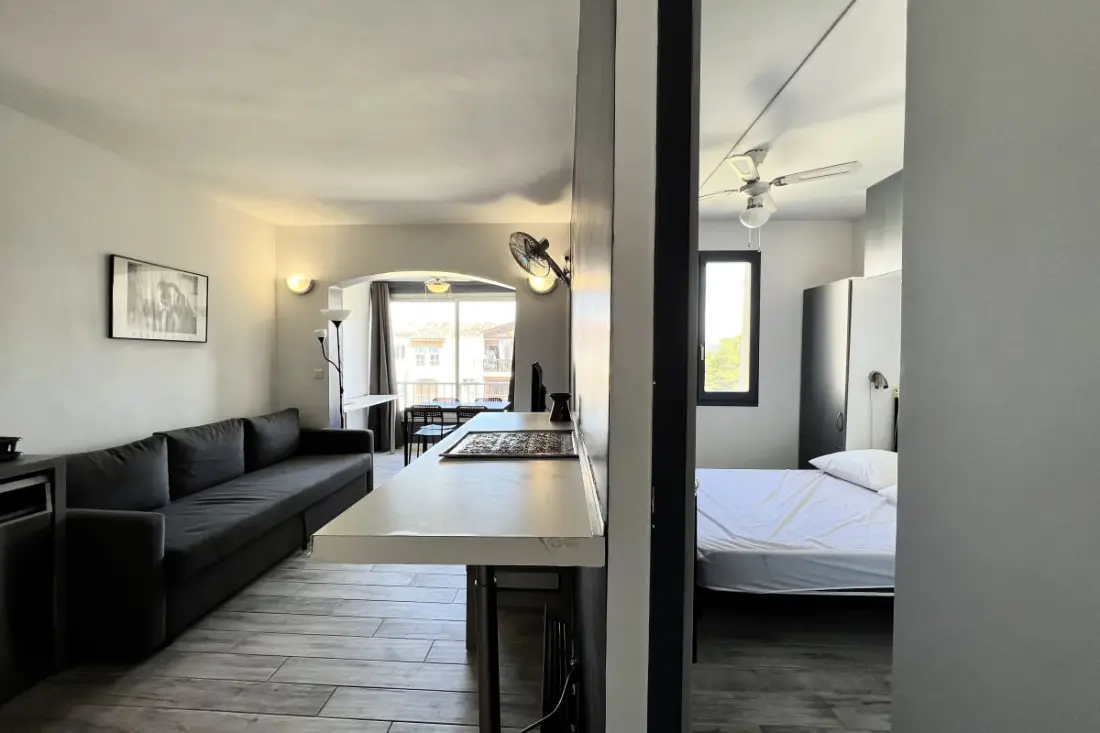 Lumineux 26 M² Avec Piscine  Et Tennis à Fréjus