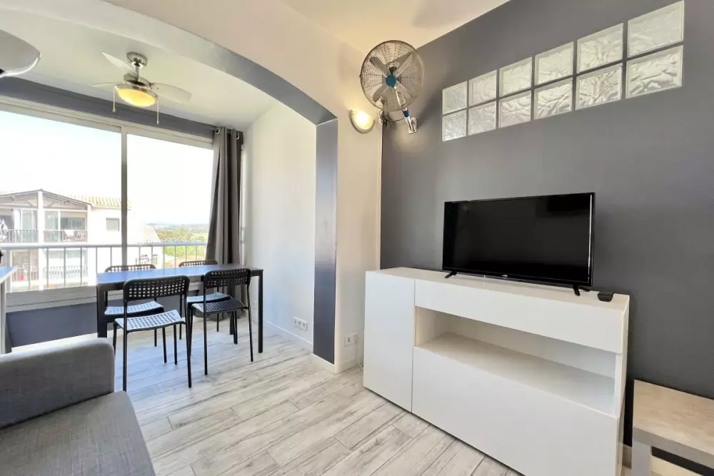 Lumineux 26 M² Avec Piscine  Et Tennis à Fréjus