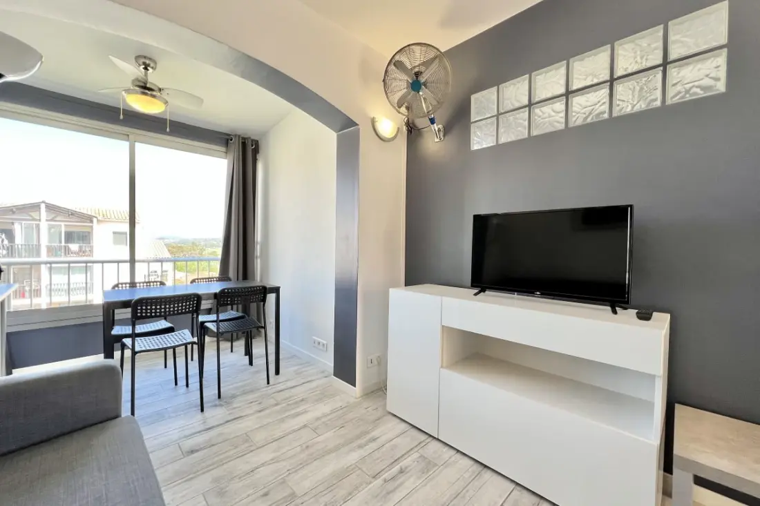 Lumineux 26 M² Avec Piscine  Et Tennis à Fréjus