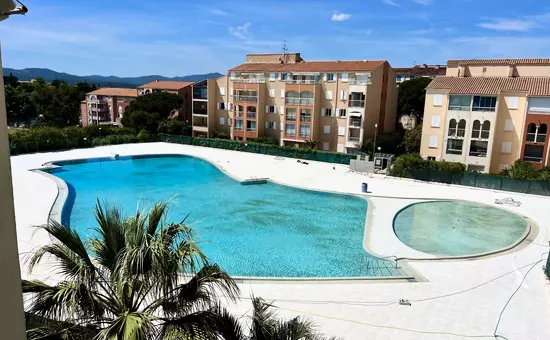 Lumineux 26 M² Avec Piscine Et Tennis à Fréjus