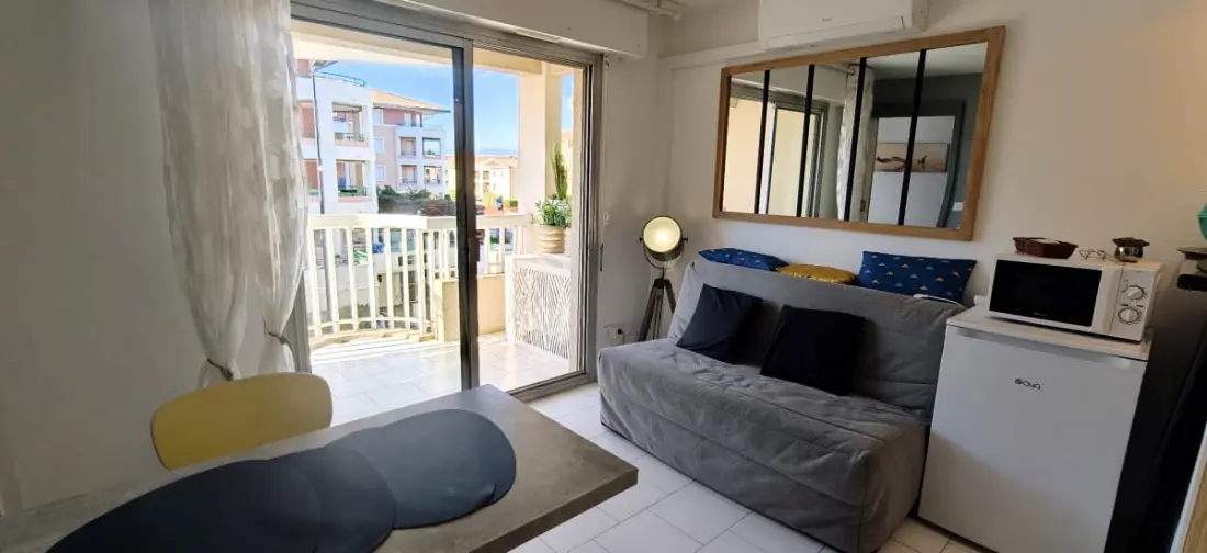 Joli 2p Avec Balcon Sur Le Port De Fréjus