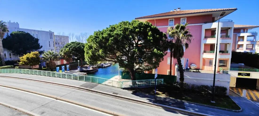 Joli 2p Avec Balcon Sur Le Port De Fréjus