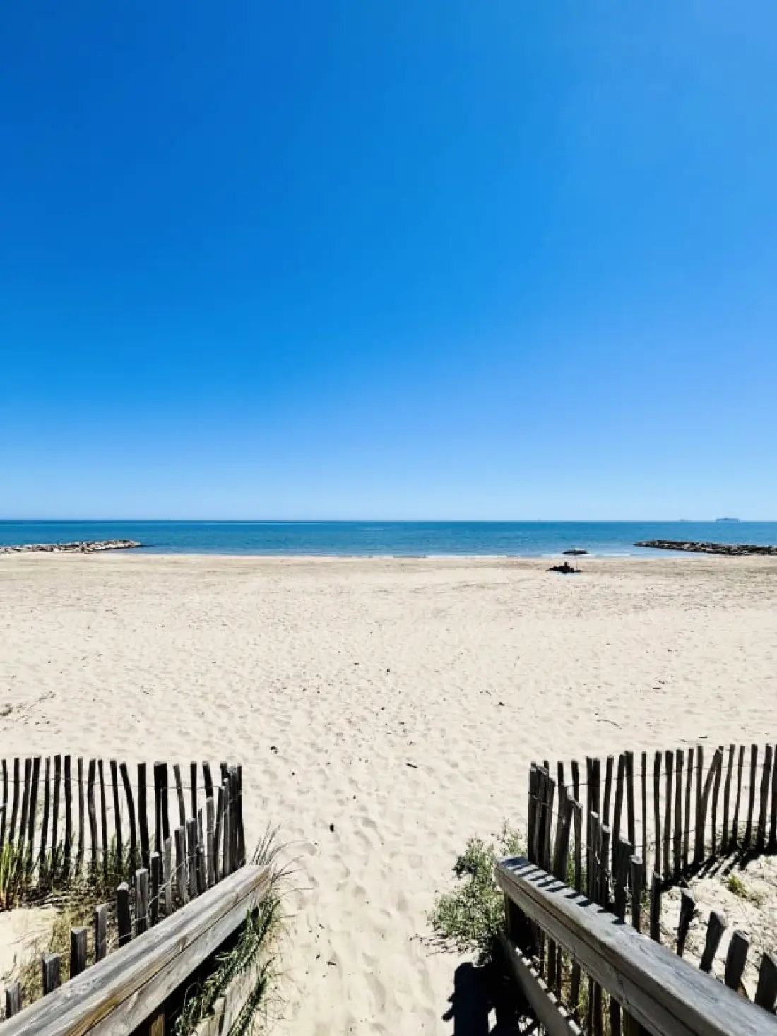 846- Une Fenêtre Sur La Mer