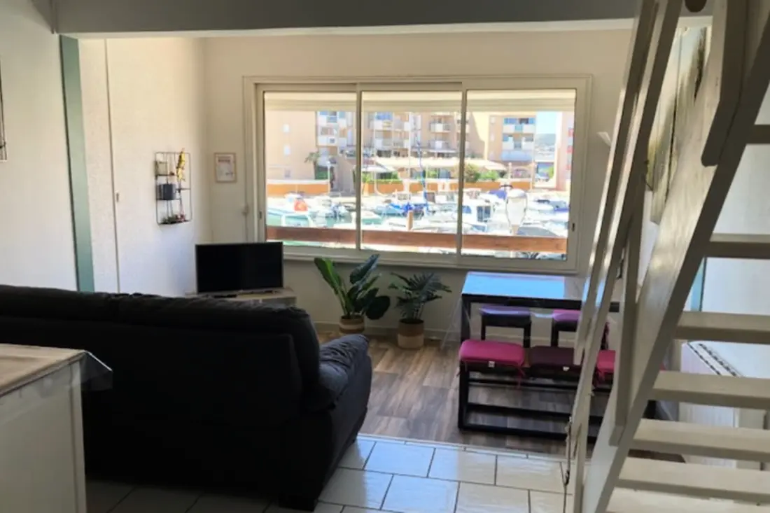 Appartement Duplex Face Au Port 50 M Des Plages