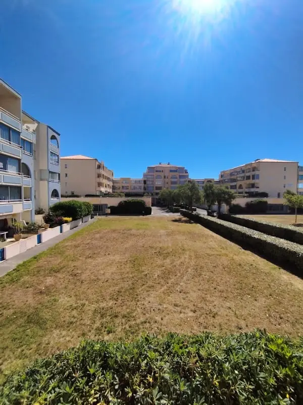 Le Douillet Sur Le Port Et La Plage