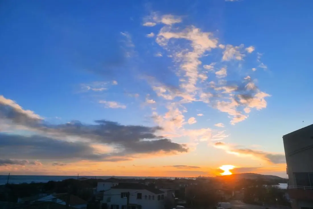 Terrasse Panoramique à 180° Vue Mer Et étang