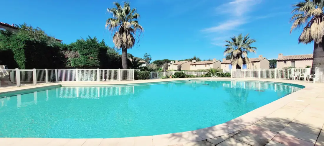 Joli Mazet En Duplex à L'entrée De Saint-tropez